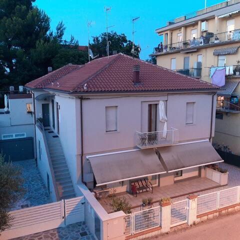 Good House- Ampio Appartamento Vicino Al Mare Rimini Exterior photo
